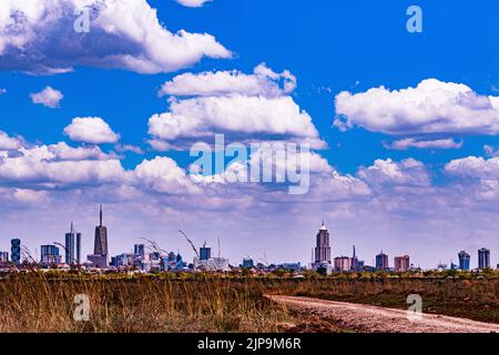 Nairobi City County Kenyas Capital Africa orientale, moderno edificio architettonico a grattacieli, grattacieli, paesaggi urbani, magiche vedute panoramiche Foto Stock