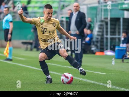 Budapest, Ungheria – 4 maggio 2022. Ferencvaros midfielder Lorand Paszka durante la partita Ungherese OTP Bank Liga Gameweek 31 Ferencvaros vs Zalaegerszegi (5 Foto Stock