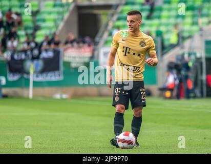 Budapest, Ungheria – 4 maggio 2022. Ferencvaros midfielder Lorand Paszka durante la partita Ungherese OTP Bank Liga Gameweek 31 Ferencvaros vs Zalaegerszegi (5 Foto Stock