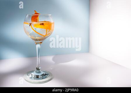 cocktail, gin tonic, gin, alcol, cocktail, bevanda tropicale, bevande tropicali, gin tonics, gin Foto Stock