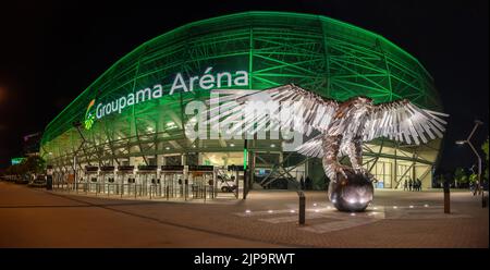 Budapest, Ungheria – 4 maggio 2022. Vista esterna dello stadio polifunzionale Groupama Arena (Ferencvaros Stadion) di Budapest. Groupama Arena è la casa Foto Stock