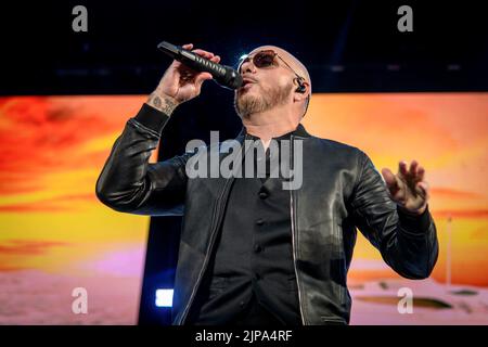 13 agosto 2022, Toronto, Ontario, Canada: Armando Christian PÃ©rez, noto professionalmente con il suo nome di palco Pitbull, ha eseguito una mostra al Budweiser Stage di Toronto. Nella foto: PITBULL (Credit Image: © Angel Marchini/ZUMA Press Wire) Foto Stock
