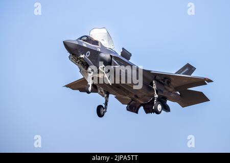 RAF 617 Squadron, Lockheed Martin F-35 Lightning II che ha eseguito un flypast al Royal International Air Tattoo 2022 Foto Stock