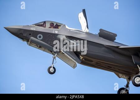 RAF 617 Squadron, Lockheed Martin F-35 Lightning II che ha eseguito un flypast al Royal International Air Tattoo 2022 Foto Stock