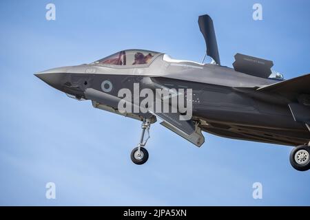 RAF 617 Squadron, Lockheed Martin F-35 Lightning II che ha eseguito un flypast al Royal International Air Tattoo 2022 Foto Stock