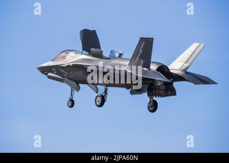 RAF 617 Squadron, Lockheed Martin F-35 Lightning II che ha eseguito un flypast al Royal International Air Tattoo 2022 Foto Stock