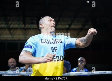 Oleksandr Usyk cattura una moneta durante un allenamento al Club Saudi Arabian Airlines di Jeddah, Arabia Saudita. Data immagine: Martedì 16 agosto 2022. Foto Stock