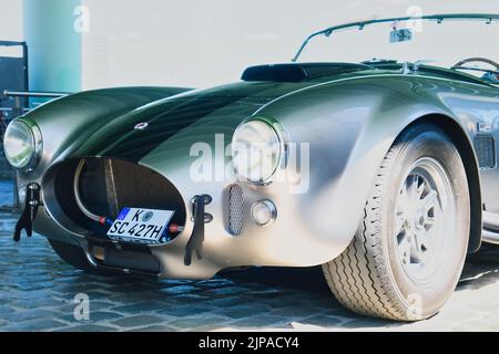 Shelby Cobra 427 SC degli anni Sessanta al salone d'auto d'epoca di Colonia, dettaglio in primo piano dal lato anteriore Foto Stock