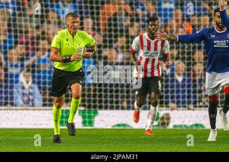 GLASGOW, SCOZIA - 16 AGOSTO: Arbitro Daniele Orsato durante la qualificazione UEFA Champions League - prima tappa tra Rangers e PSV Eindhoven allo stadio Ibrox il 16 agosto 2022 a Glasgow, Scozia (Foto di Joris Verwijst/Orange Pictures) Foto Stock