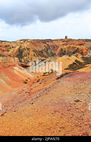 Miniera di rame di Parys Mountain vicino ad Amlwch, Isola di Anglesey, Ynys Mon, Galles del Nord, Regno Unito. Foto Stock