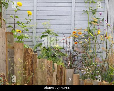 Uno dei piccoli giardini dello spettacolo in mostra all'annuale Flower Show, il 2022 luglio, nei terreni della tenuta della Regina Sandringham. Foto Stock