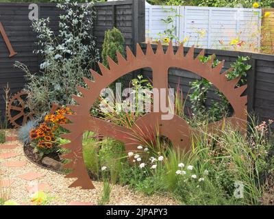 Uno dei piccoli giardini dello spettacolo in mostra all'annuale Flower Show, il 2022 luglio, nei terreni della tenuta della Regina Sandringham. Foto Stock