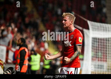 Charlie Kirk di Charlton Athletic celebra il suo obiettivo durante la partita della Sky Bet League 1 tra Charlton Athletic e Plymouth Argyle a The Valley, Londra, martedì 16th agosto 2022. (Credit: Tom West | MI News) Credit: MI News & Sport /Alamy Live News Foto Stock