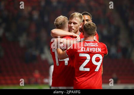 Charlie Kirk di Charlton Athletic celebra il suo obiettivo durante la partita della Sky Bet League 1 tra Charlton Athletic e Plymouth Argyle a The Valley, Londra, martedì 16th agosto 2022. (Credit: Tom West | MI News) Credit: MI News & Sport /Alamy Live News Foto Stock