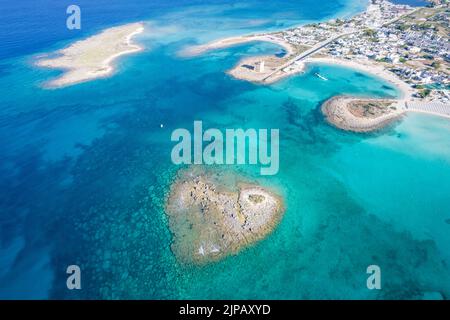 Veduta aerea di porto cesareo e dell'isola del cuore. Puglia, italia Foto Stock