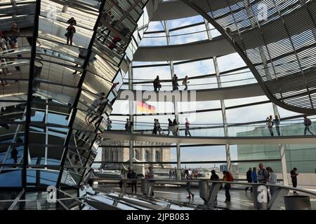 Glaskuppel auf dem Reichstagsgebäude, Deutschland, Berlino Foto Stock