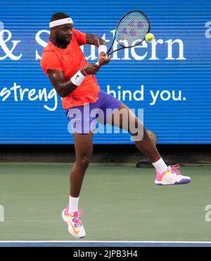 15 agosto 2022: Frances Tiafoe (USA) ha sconfitto Matteo Berrettini (ITA) 7-6, 6-4, 7-6 al Western & Southern Open in corso al Lindner Family Tennis Center di Cincinnati, Ohio/USA © Leslie Billman/Tennisclix/Cal Sport Media Foto Stock