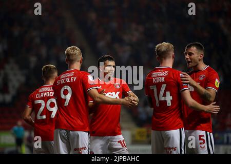 Charlie Kirk di Charlton Athletic celebra il suo obiettivo durante la partita della Sky Bet League 1 tra Charlton Athletic e Plymouth Argyle a The Valley, Londra, martedì 16th agosto 2022. (Credit: Tom West | MI News) Credit: MI News & Sport /Alamy Live News Foto Stock