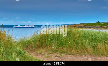 Traghetto marino Atlantico di ritorno da Terranova al porto nel nord di Sydney Nuova Scozia fotografato da un punto panoramico sulla spiaggia di LOCCKMAN. Foto Stock