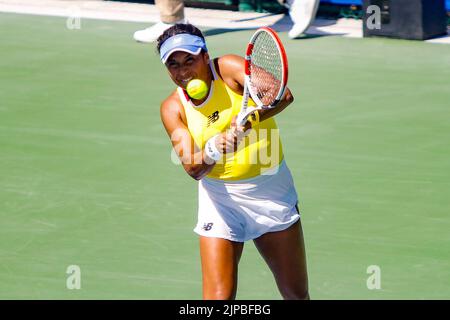 15 agosto 2022, West Vancouver, British Columbia, Vancouver, BC, Canada: VANCOUVER, BC - 15 AGOSTO: Heather Watson di Gran Bretagna ritorna contro Elisabetta Cocciaretto d'Italia durante il secondo giorno del 2022° Odlum Brown VanOpen all'Hollyburn Country Club il 15 agosto 2022, a West Vancouver, British Columbia, Canada. (Credit Image: © Clelio Tomaz/PX Imagens via ZUMA Press Wire) Foto Stock