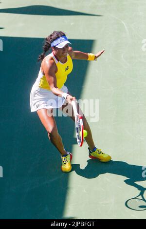 15 agosto 2022, West Vancouver, British Columbia, Vancouver, BC, Canada: VANCOUVER, BC - 15 AGOSTO: Heather Watson di Gran Bretagna in azione contro Elisabetta Cocciaretto d'Italia durante il giorno due del 2022 Odlum Brown VanOpen all'Hollyburn Country Club il 15 agosto 2022, a West Vancouver, British Columbia, Canada. (Credit Image: © Clelio Tomaz/PX Imagens via ZUMA Press Wire) Foto Stock