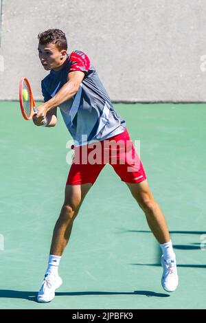 15 agosto 2022, West Vancouver, British Columbia, Vancouver, BC, Canada: VANCOUVER, BC - 15 AGOSTO: Serve nella sua partita contro durante il giorno due del 2022 Odlum Brown VanOpen all'Hollyburn Country Club il 15 agosto 2022 a West Vancouver, British Columbia, Canada. (Credit Image: © Clelio Tomaz/PX Imagens via ZUMA Press Wire) Foto Stock