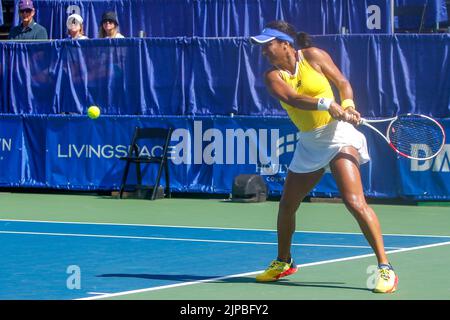 15 agosto 2022, West Vancouver, British Columbia, Vancouver, BC, Canada: VANCOUVER, BC - 15 AGOSTO: Heather Watson di Gran Bretagna ritorna contro Elisabetta Cocciaretto d'Italia durante il secondo giorno del 2022° Odlum Brown VanOpen all'Hollyburn Country Club il 15 agosto 2022, a West Vancouver, British Columbia, Canada. (Credit Image: © Clelio Tomaz/PX Imagens via ZUMA Press Wire) Foto Stock