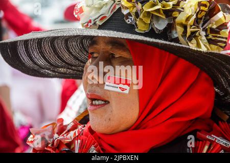 Rancaekek, Giava Occidentale, Indonesia. 17th ago, 2022. I residenti hanno partecipato a un carnevale che commemorava la giornata dell'indipendenza dell'Indonesia a Parongpong, West Bandung Regency, Indonesia. Il carnevale per accogliere il 77th° giorno di indipendenza dell'indonesia è stato frequentato da residenti di vari villaggi. (Credit Image: © Algi Libri Sugita/ZUMA Press Wire) Foto Stock