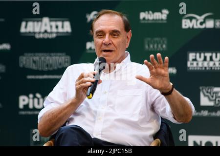 Marina di Pietrasanta, Italia. 16th ago, 2022. Clemente Mastella alla riunione del caffè della Versiliana, Clemente Mastella è leader di noi di Centro Credit: Stefano dalle Luche/Alamy Live News Foto Stock