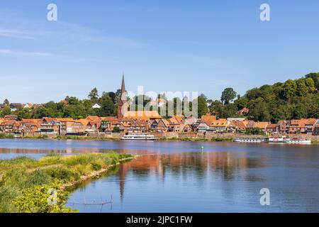 Skyline di Lauenberg Elba in Schleswig-Holstein in Germania in una giornata estiva Foto Stock