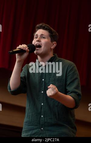 15 agosto 2022, Chicago, Illinois, USA: Dopo due anni di pausa, l'evento gratuito di Broadway a Chicago è tornato al Pritzker Pavillion nel Millennium Park, Chicago. L'evento ospitato dalla ABC-TV personalità Val Warner e Jose Saunders ha dato gli estratti del pubblico di dieci spettacoli di Broadway in arrivo a Chicago tra cui il Re Leone, Caro Evan Hansen, Chicago, 1776, Wicked, jagged pill poco, Tina, Les Miserables, Aladdin e MJ. FOTO: SAM PRIMACK del CARO EVAN HANSEN (Credit Image: © Karen I. Hirsch/ZUMA Press Wire) Foto Stock