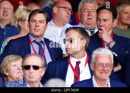 CEO della Premier League Richard Masters (a sinistra) durante la partita della Premier League presso il City Ground di Nottingham. Data immagine: Domenica 14 agosto 2022. Foto Stock