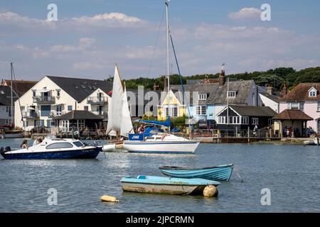 WIVENHOE IN ESSEX, NELLA FOTO DALLA RIVA OPPOSTA (ROWHEDGE). Foto Stock