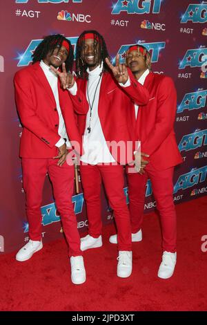 Pasadena, Stati Uniti. 16th ago, 2022. The Pack Drumline at the America's Got Talent Season 17 - Live Show Red Carpet at Pasadena Sheraton Hotel on August 16, 2022 in Pasadena, CA (Photo by Katrina Jordan/Sipa USA) Credit: Sipa USA/Alamy Live News Foto Stock