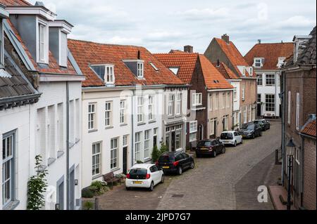 Heusden, Gelderland, Paesi Bassi, 08 11 2022 - Vista ad alta angolazione sulle facciate tradizionali Foto Stock