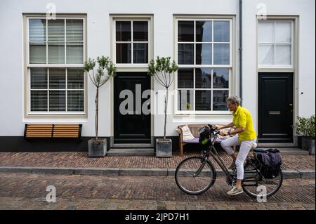 Heusden, Gelderland, Paesi Bassi, 08 11 2022 - Case tradizionali e strade di ciottoli del villaggio Foto Stock