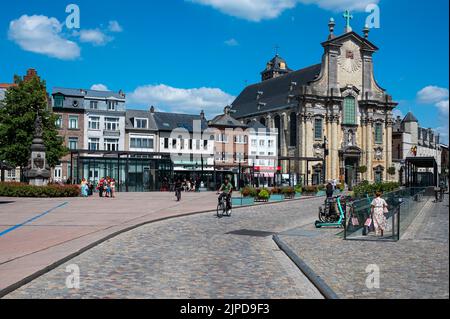 Mechelen, Provincia di Anversa - Belgio, 07 08 2022 - edifici storici della città vecchia a Ijzeren Leen Foto Stock