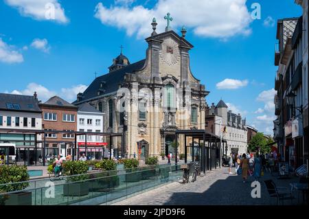 Mechelen, Provincia di Anversa - Belgio, 07 08 2022 - edifici storici della città vecchia a Ijzeren Leen Foto Stock