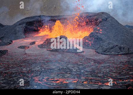 Eruzione del vulcano Meradalir, Penisola di Reykjanes, Islanda, agosto 2022 Foto Stock