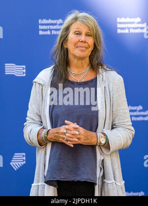 Edimburgo, Scozia, Regno Unito, 17th agosto 2022. Edinburgh International Book Festival: Vashti Bunyan parla del suo libro Wayward, raccontando la storia del suo album Just Another Diamond Day. Credit: Sally Anderson/Alamy Live News Foto Stock