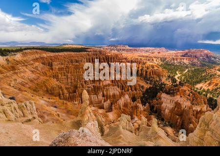 Le formazioni rocciose di Hoodoos al Bryce Canyon National Park, nello Utah sudoccidentale, Stati Uniti Foto Stock