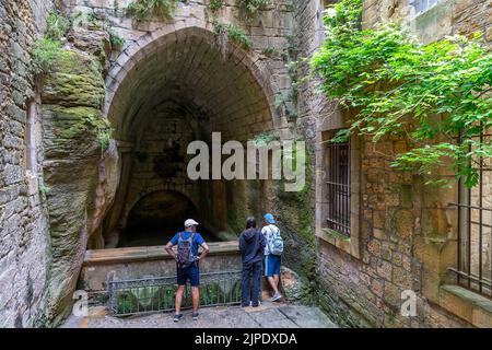 C) Denis TRASFI / MAXPPP - à Sarlat-la-Canéda le 16-08-2022 - Fontaine Sainte-Marie de la cité médiévale Foto Stock