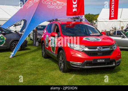 2022 nuova mostra rossa HONDA CR-V Hybrid Electric car e:HEV Powertrain, Cox Motor Group concessionaria Honda, Southport, Regno Unito Foto Stock