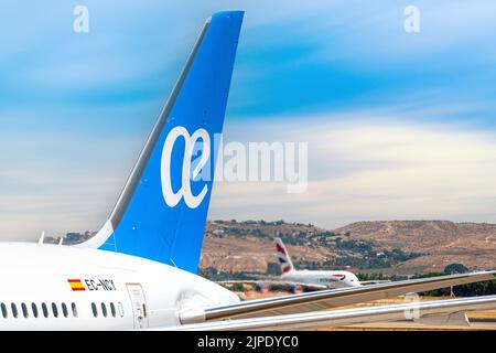 Logo di Air Europa sulla coda di un aereo in un edificio adibito ai trasporti Foto Stock