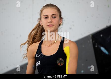 Monaco, Germania. 17th ago, 2022. Monaco di Baviera, Germania, agosto 17th 2022: Hannah Meul (GER) durante lo Sport Climbing femminile Combined Boulder e Lead Final a Koenigsplatz ai Campionati europei di Monaco di Baviera 2022 (Liam Asman/SPP) Credit: SPP Sport Press Photo. /Alamy Live News Foto Stock