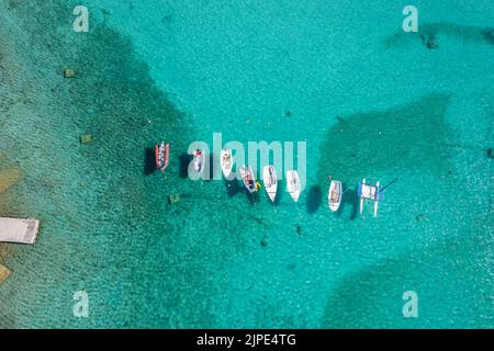 Veduta aerea di porto cesareo e dell'isola del cuore. Puglia, italia Foto Stock