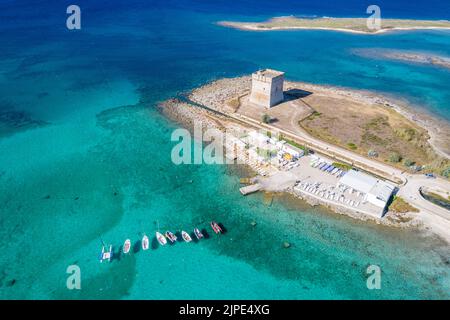 Veduta aerea di porto cesareo e dell'isola del cuore. Puglia, italia Foto Stock