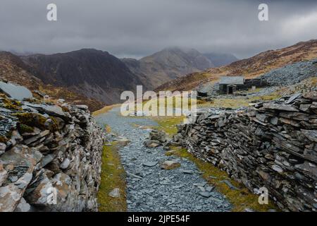 Testa di Warnscale Bothy su Fleetwith Pike guardando verso High Crag e High Stile, Lake District National Park, Cumbria, Inghilterra, Regno Unito paesaggi Foto Stock