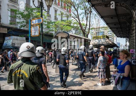 ATENE, GRECIA - 14 MAGGIO 2022: Dimostrazione dei sostenitori del partito di estrema destra Golden Dawn ad Atene in Grecia Foto Stock