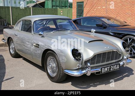 Aston Martin DB5 (1963, 2021 Bond 'No Time to Die' stunt replica), Aston Martin Heritage Day 2022, Brooklands Museum, Weybridge, Surrey, Inghilterra, REGNO UNITO Foto Stock